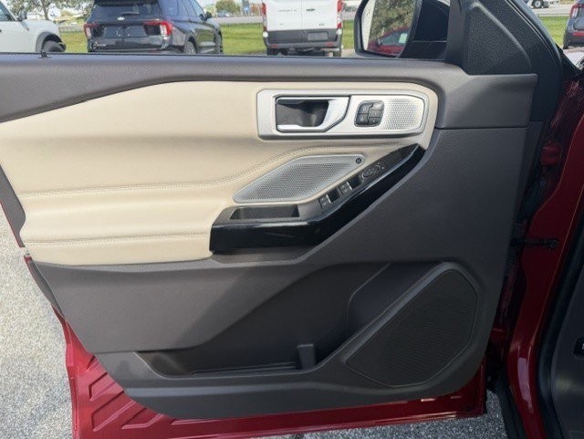 Used 2022 Red Metallic Ford Platinum image 9