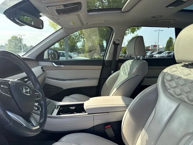 Used 2022 White Hyundai Limited image 9