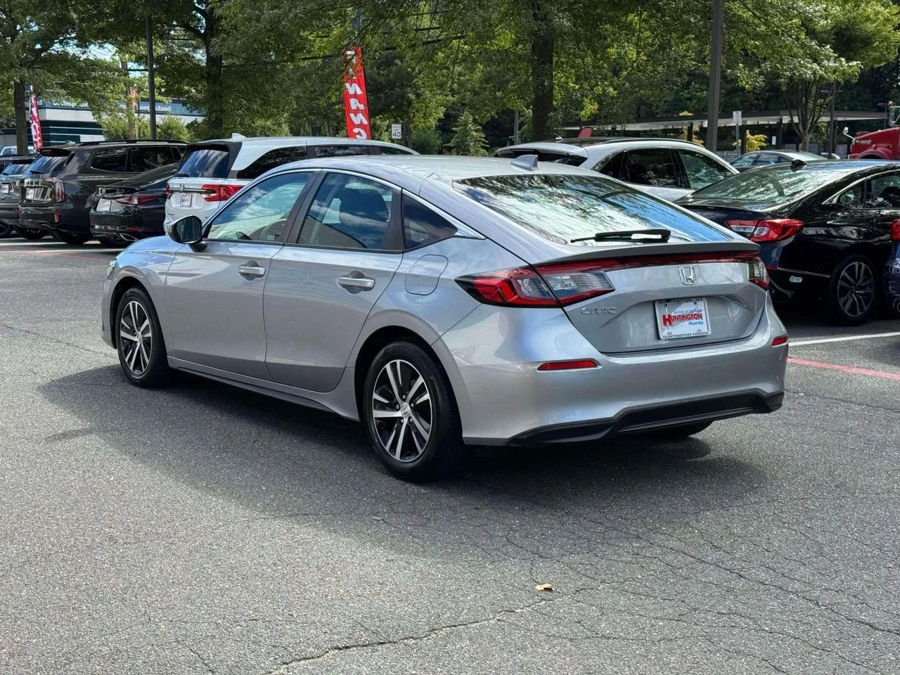 Used 2023 Lunar Silver Metallic Honda LX image 5