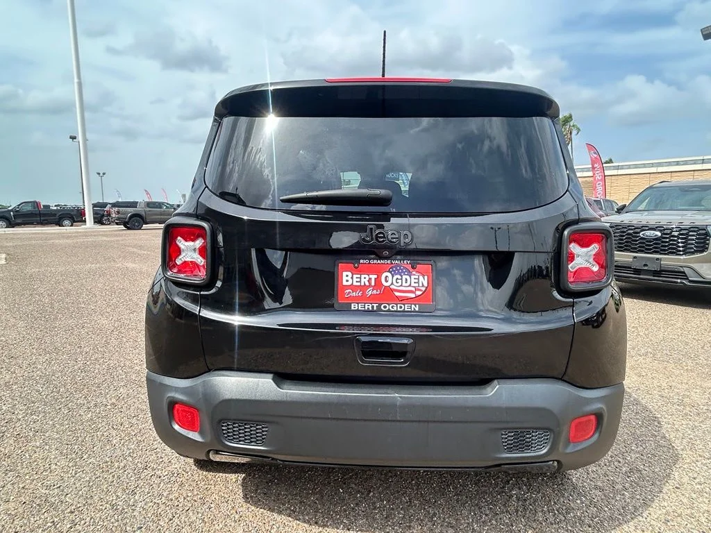 Used 2018 Black Jeep Latitude image 5