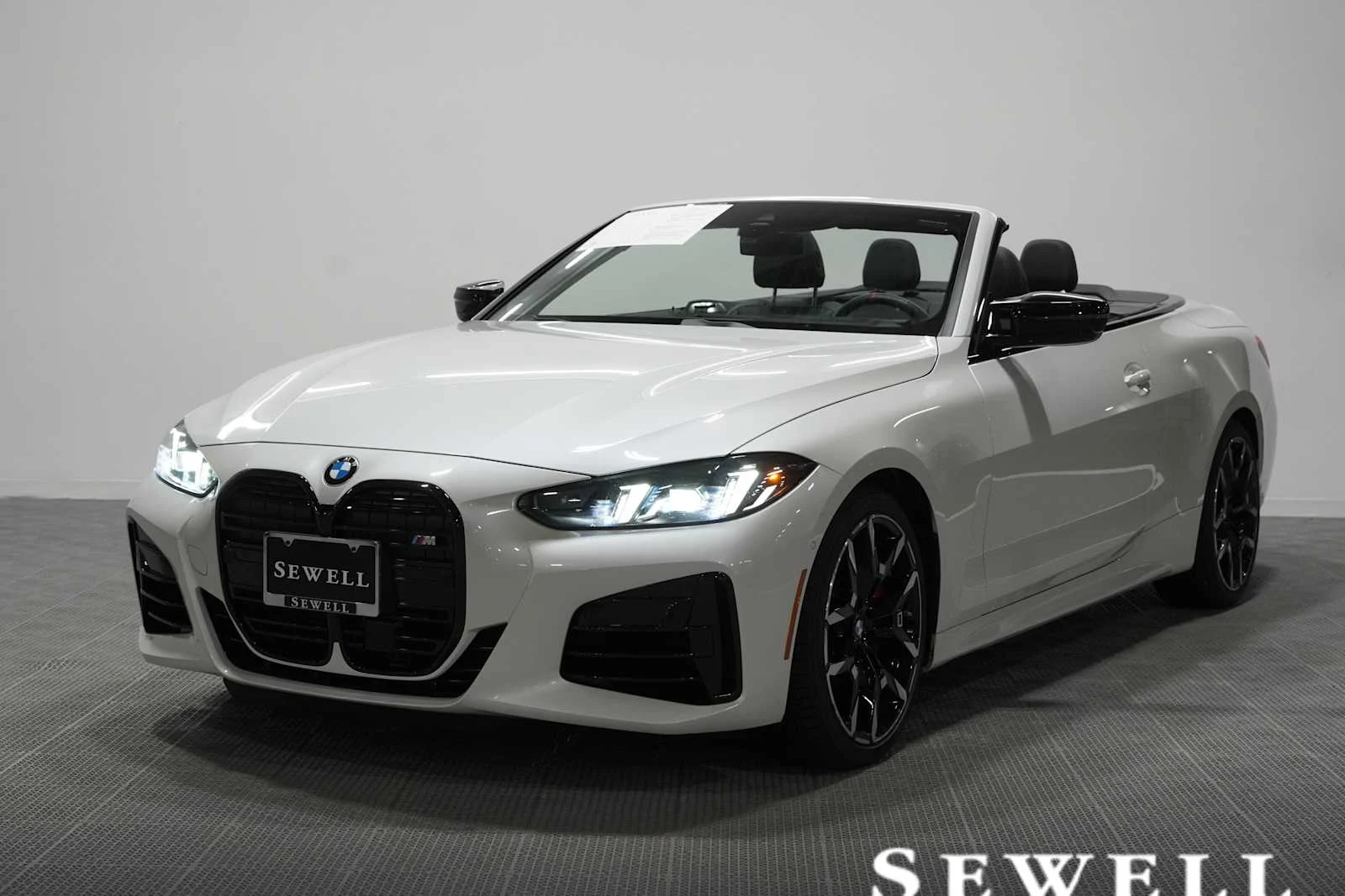 2026 BMW 4 Series M440i Convertible xDrive's photo