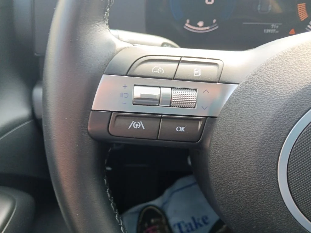 Used 2025 Abyss Black Pearl Hyundai SEL image 20