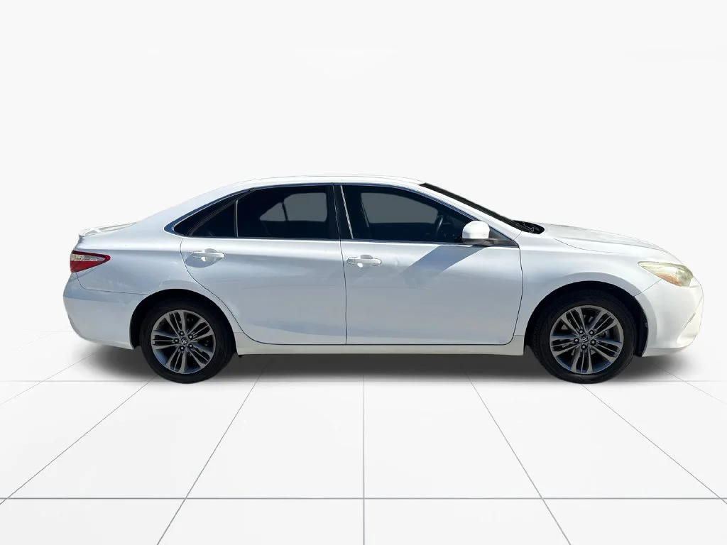 Used 2016 Super White Toyota SE image 9