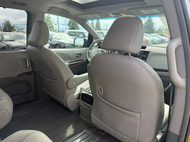 Used 2011 Silver Toyota XLE image 26