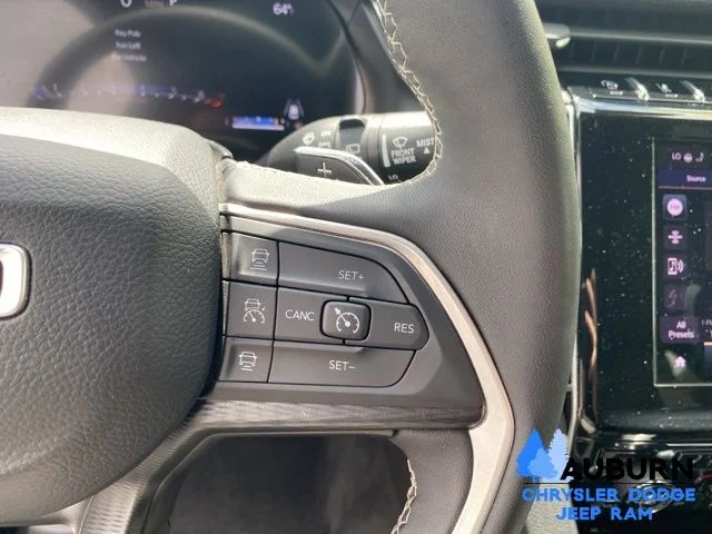 Used 2025 White Jeep Altitude image 41