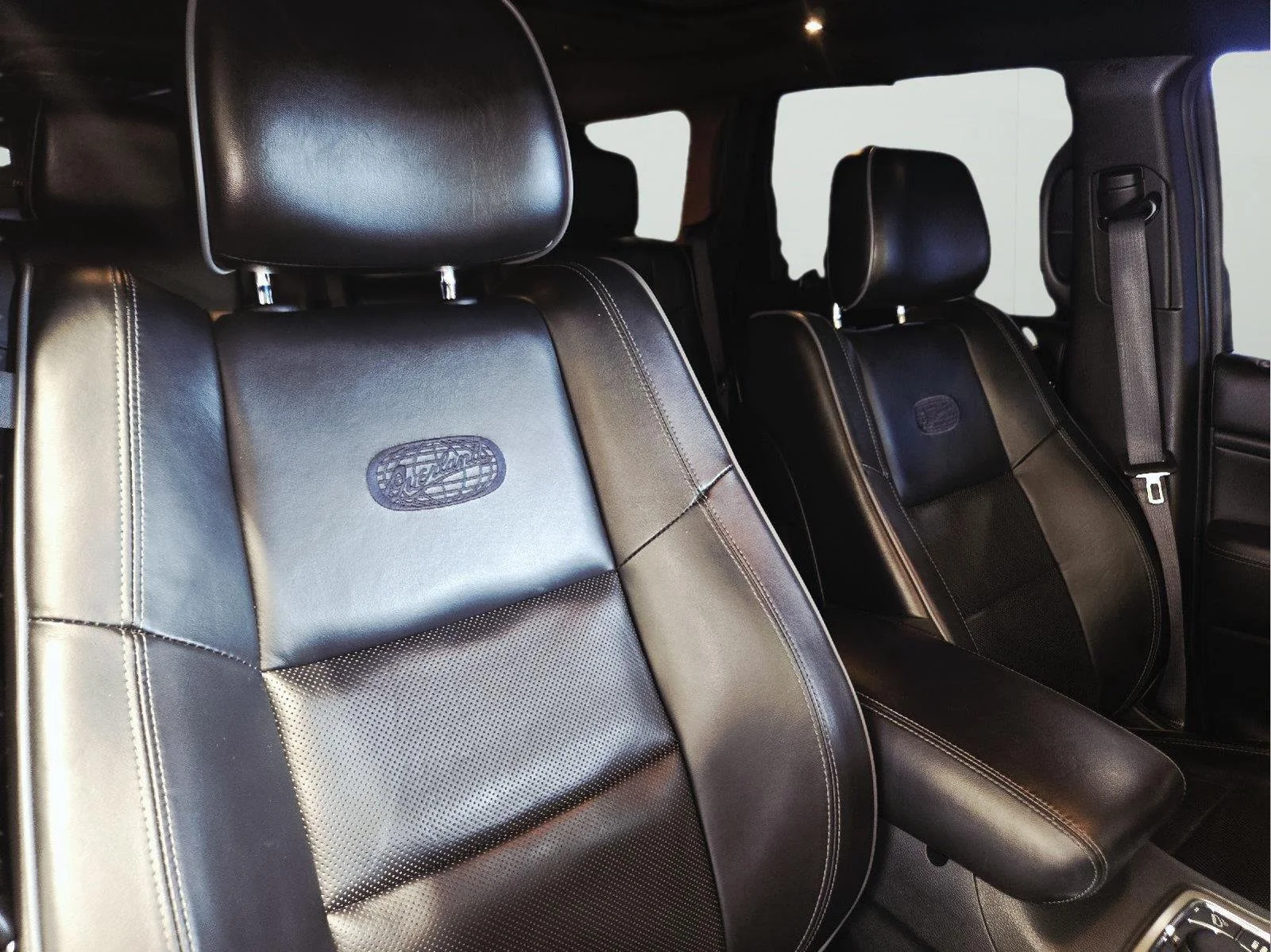 Used 2019 Diamond Black Crystal Pearlcoat Jeep Overland image 69
