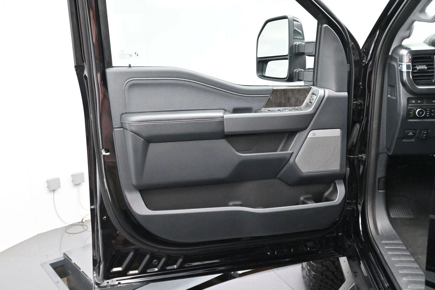 Used 2024 Agate Black Ford LARIAT image 9