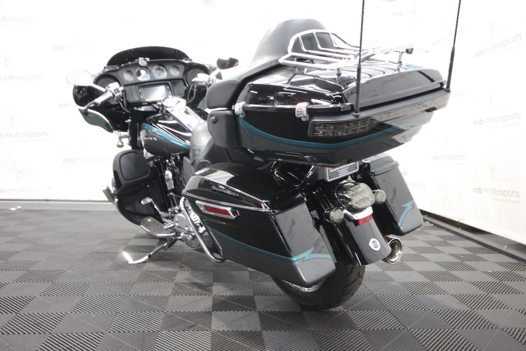 Used 2015 Gray Harley-Davidson FLHTKSE image 5