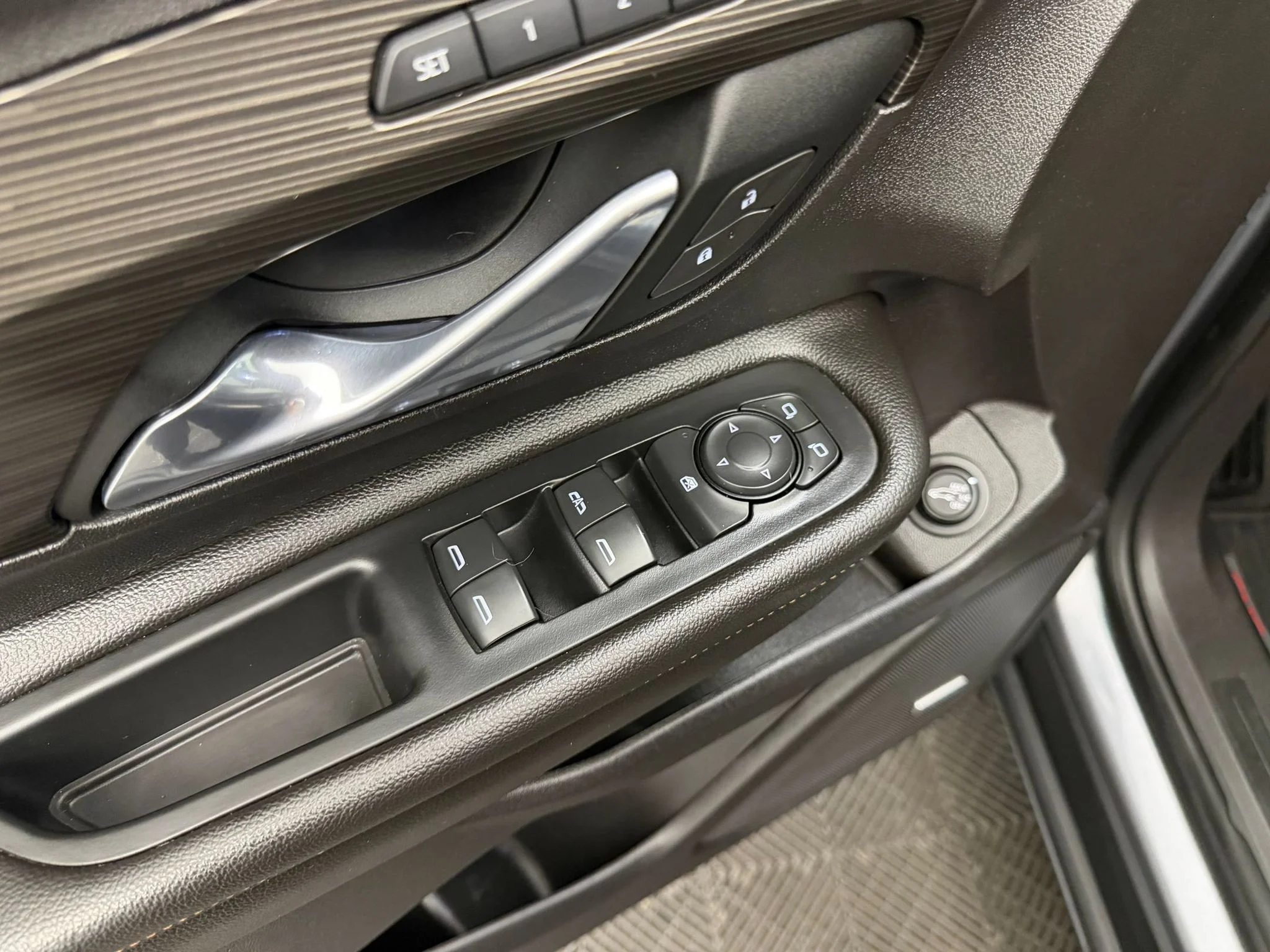 Used 2021 Satin Steel Metallic GMC SLT image 13
