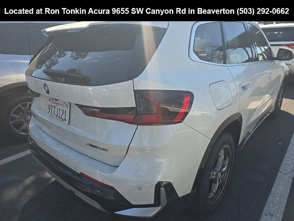 Used 2025 Mineral White Metallic BMW xDrive28i image 5