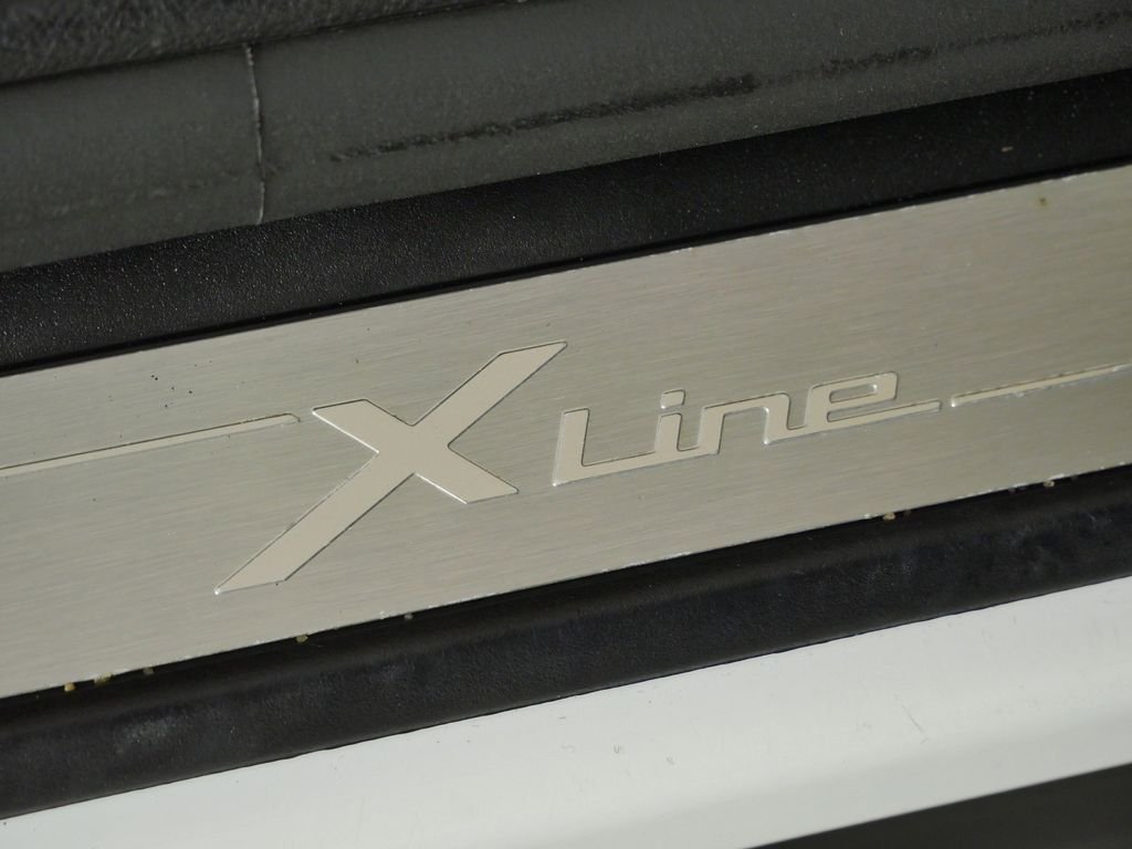 Used 2021 Alpine White BMW xDrive30i image 24