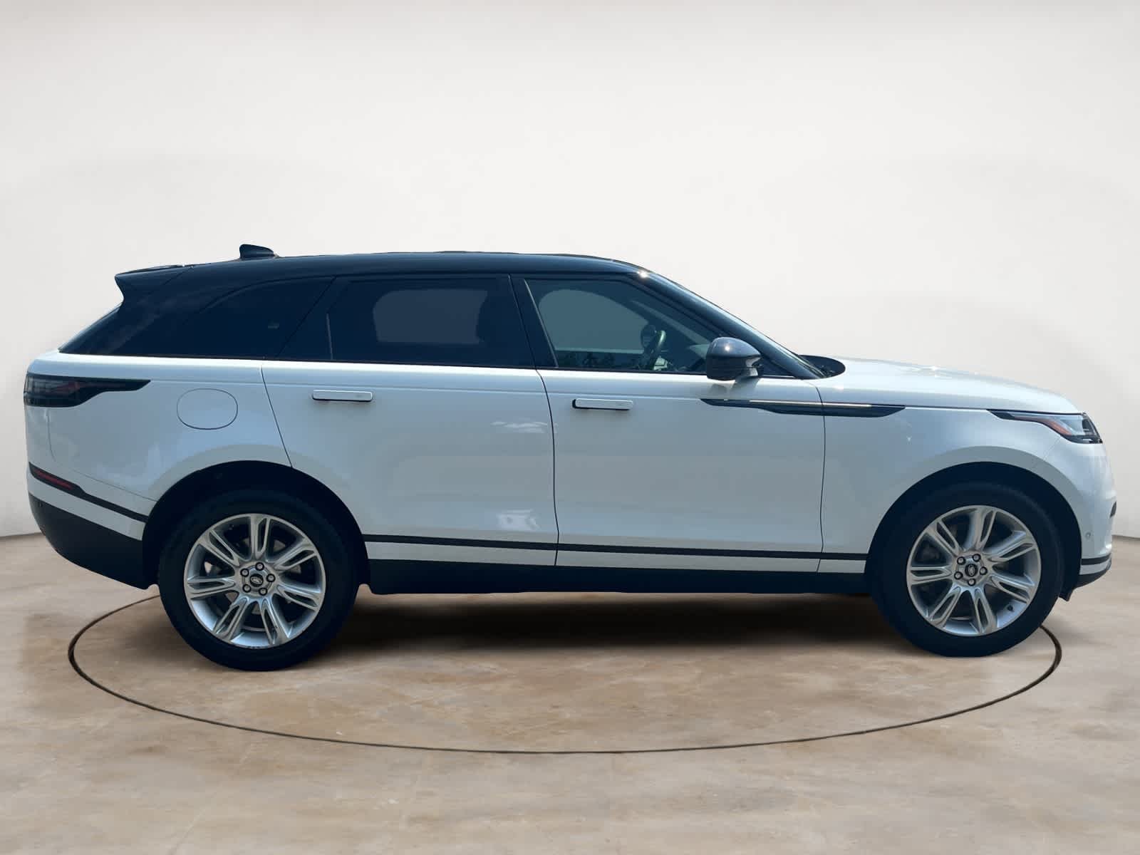 Certified Used 2026 Fuji White Land Rover S image 6