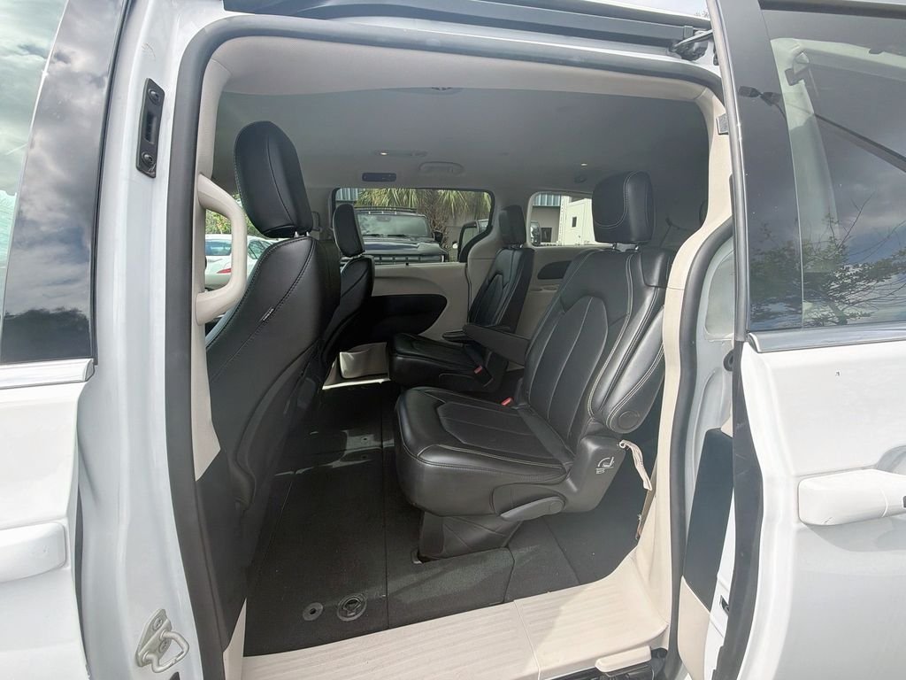 Used 2024 Bright White Clearcoat Chrysler Touring L image 26