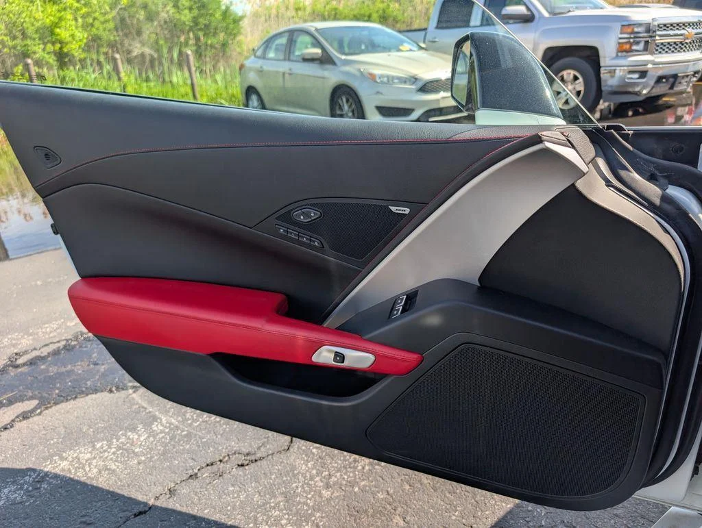 Used 2015 Arctic White Chevrolet Stingray image 11