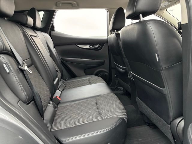 Used 2022 Gun Metallic Nissan SV image 32