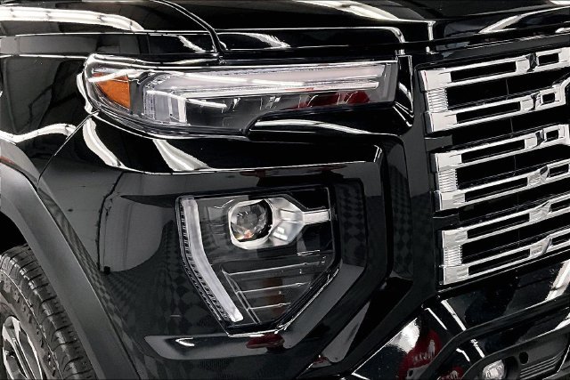 Used 2023 Onyx Black GMC Denali image 35