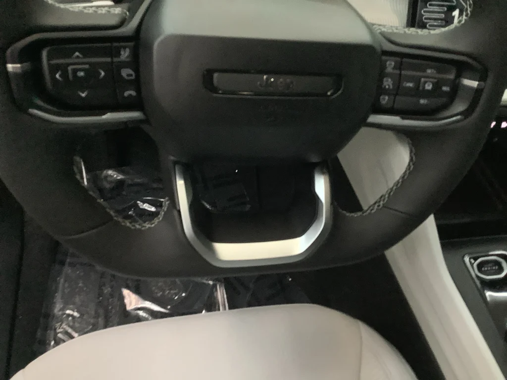 New 2026 Sting-Gray Clear-Coat Exterior Paint Jeep  image 14