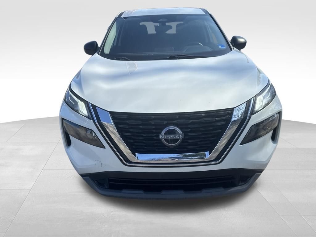 Used 2023 White Nissan S image 32
