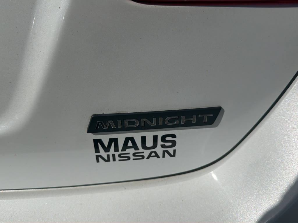 Used 2018 White Nissan SR image 20