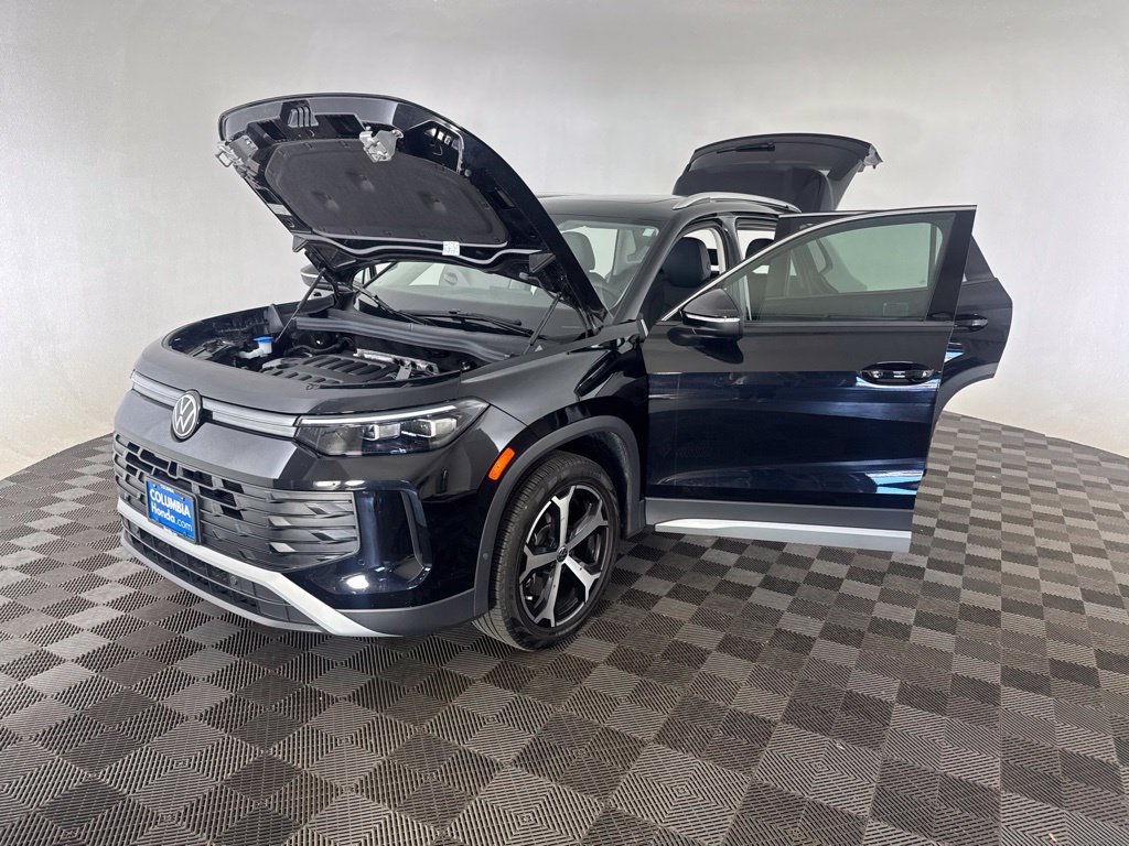 Used 2025 Black Volkswagen 2.0T SE image 14