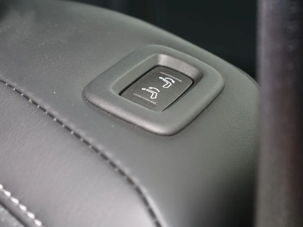 Certified Used 2025 Red INFINITI LUXE image 23