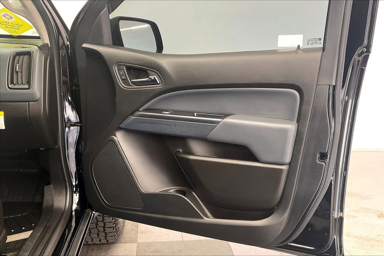 Used 2019 Black Chevrolet 2WD Z71 image 26