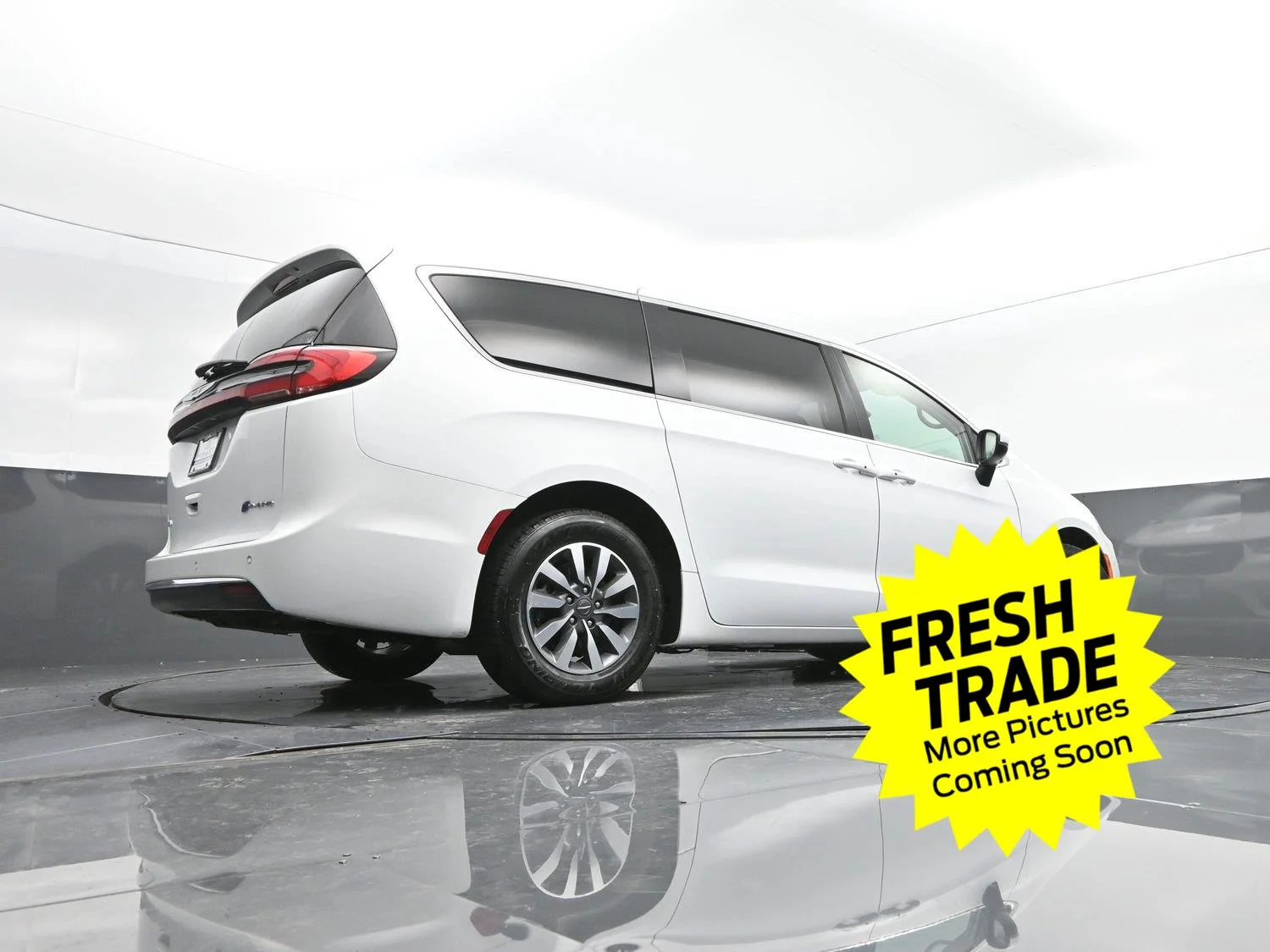 Used 2023 Bright White Clearcoat Chrysler Hybrid Touring L image 30