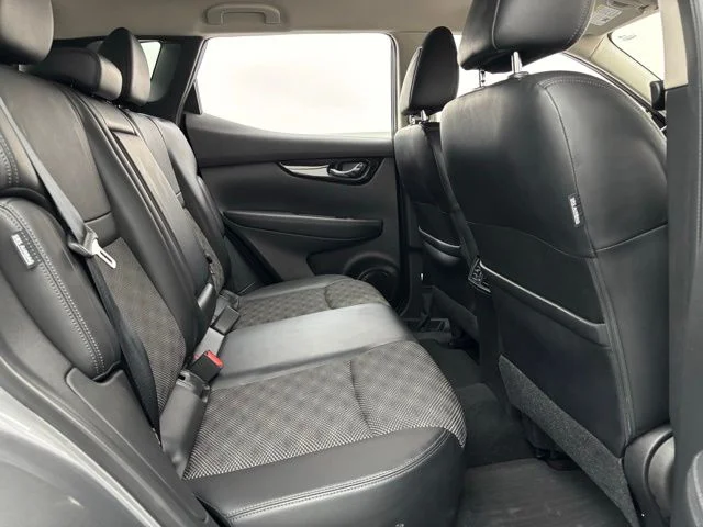 Used 2022 Gun Metallic Nissan SV image 32