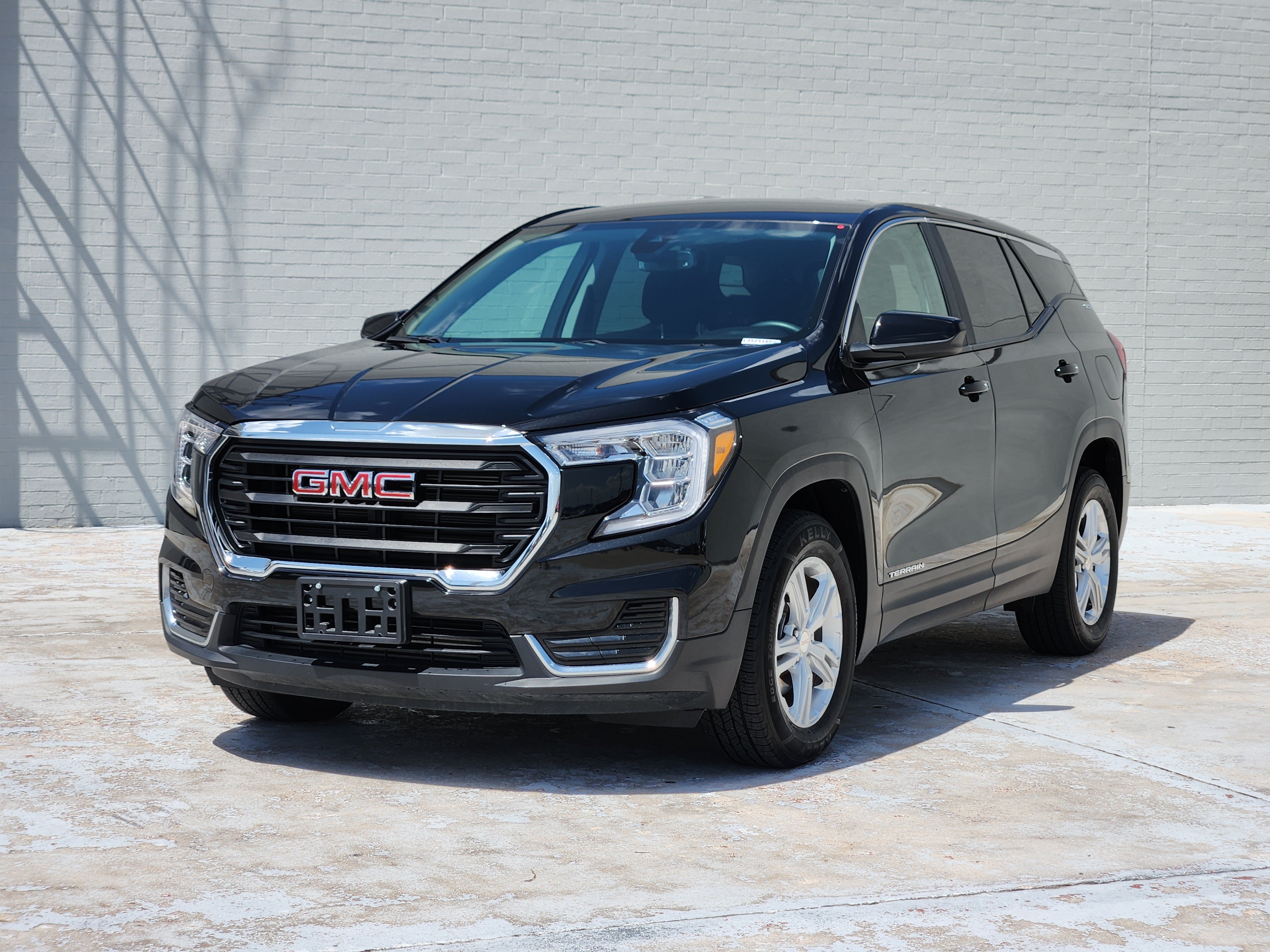 Used 2024 Ebony Twilight Metallic GMC SLE image 5