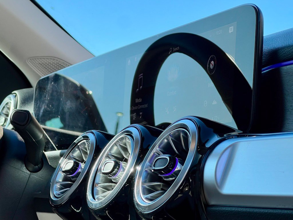 Used 2023 Blue Mercedes-Benz GLB 250 image 8