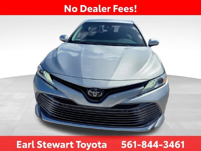 Used 2018 Silver Toyota XLE image 4