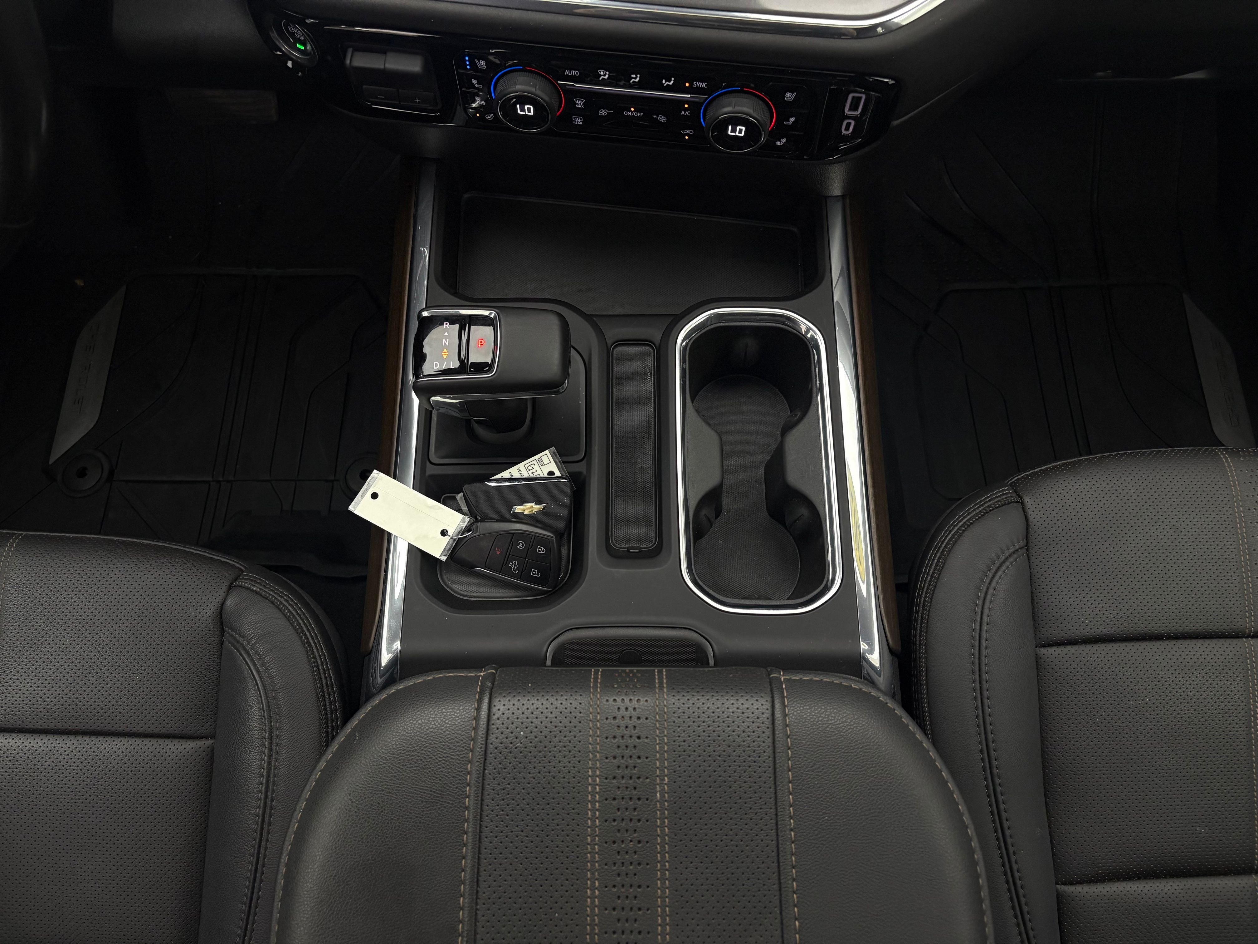 Used 2023 Iridescent Pearl Tricoat Chevrolet High Country image 36