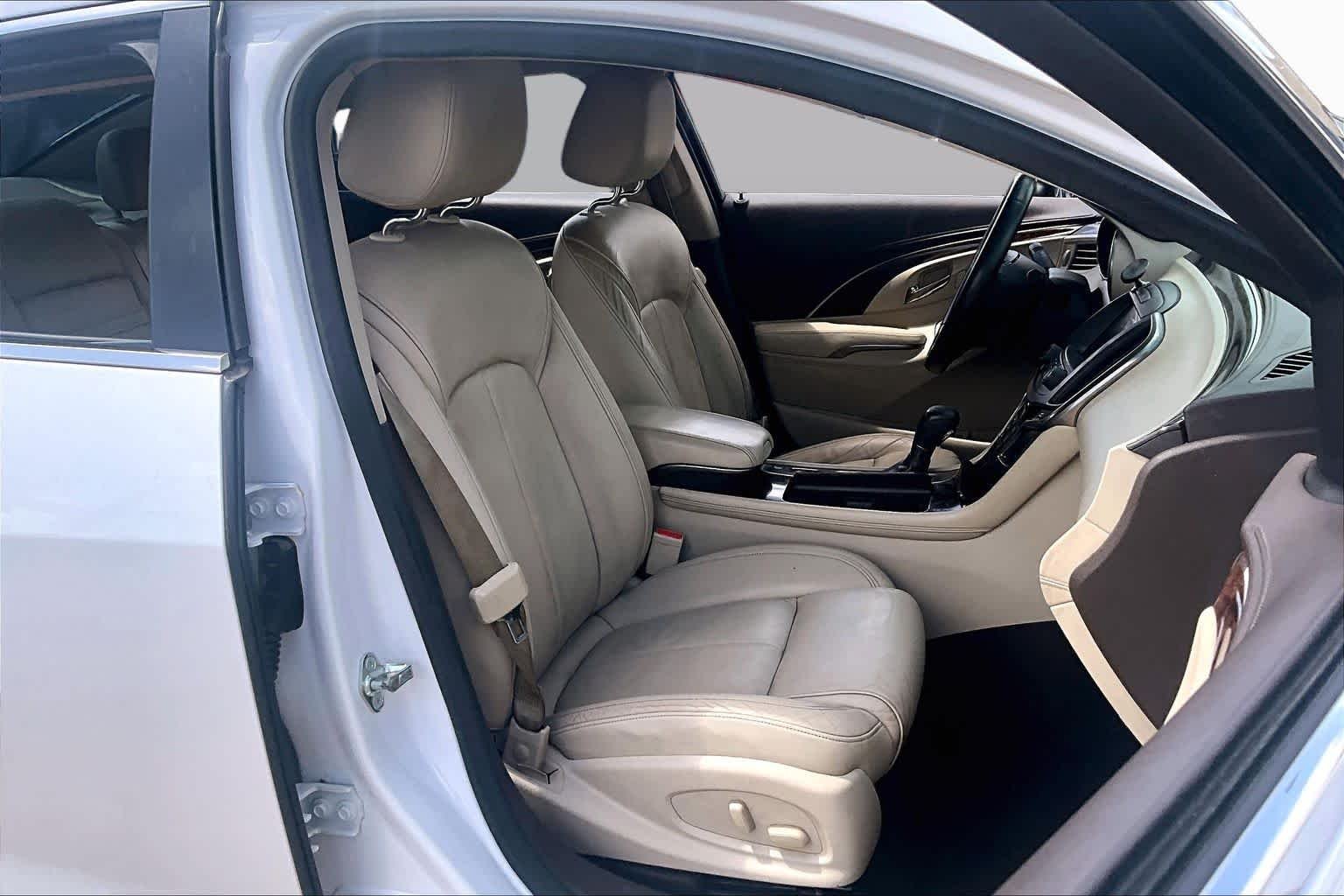 Used 2015 White Frost Tricoat Buick Leather image 8