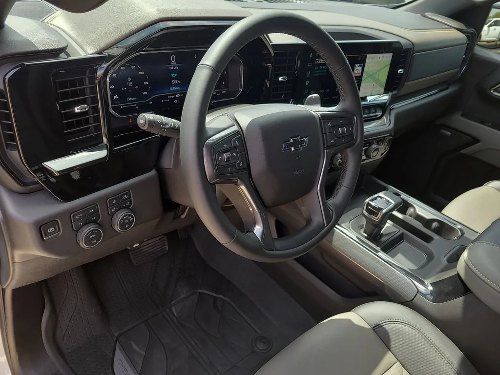 Used 2025 White Chevrolet ZR2 image 21