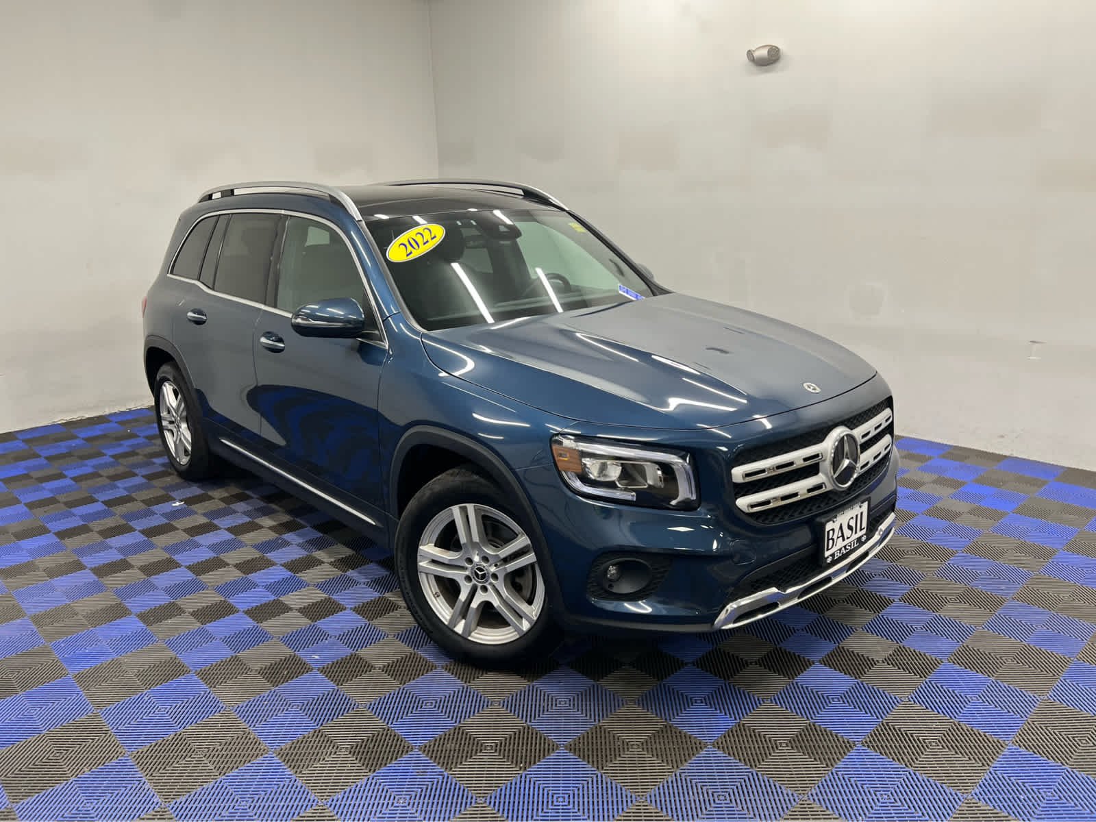 Used 2022 Denim Blue Metallic Mercedes-Benz GLB 250 image 31
