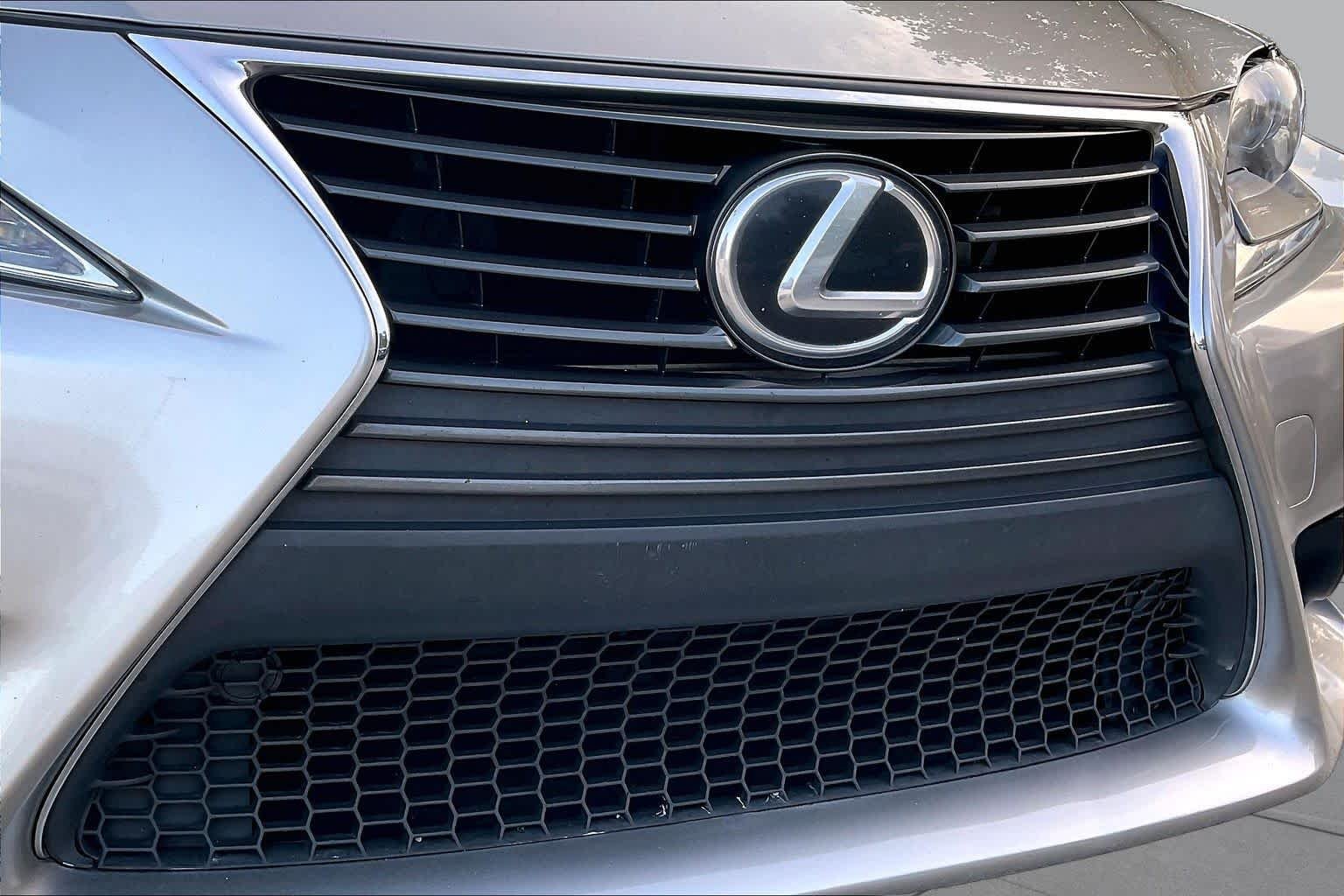 Used 2016 Atomic Silver Lexus  image 31