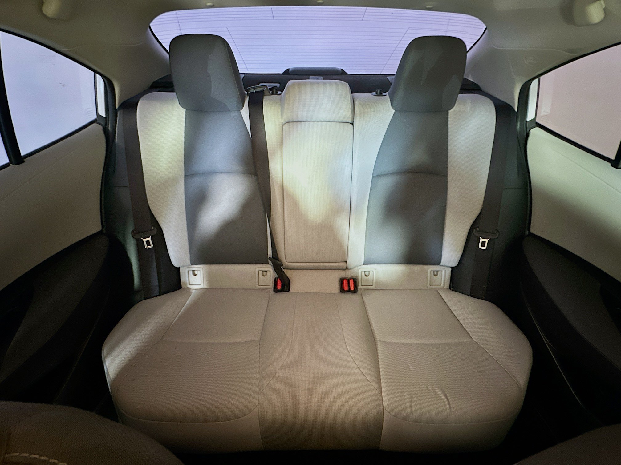 Used 2022 White Toyota LE image 29