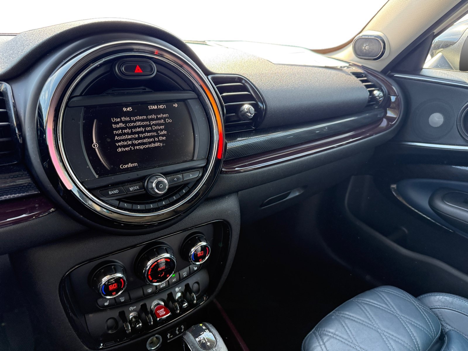 Used 2017 Pepper White MINI Clubman image 12