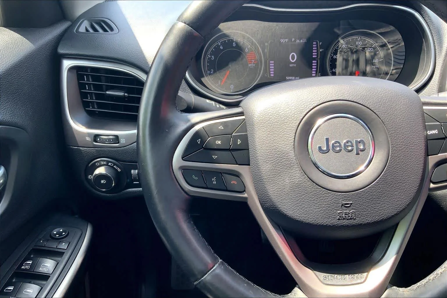 Used 2019 Light Brownstone Pearlcoat Jeep Latitude Plus image 21