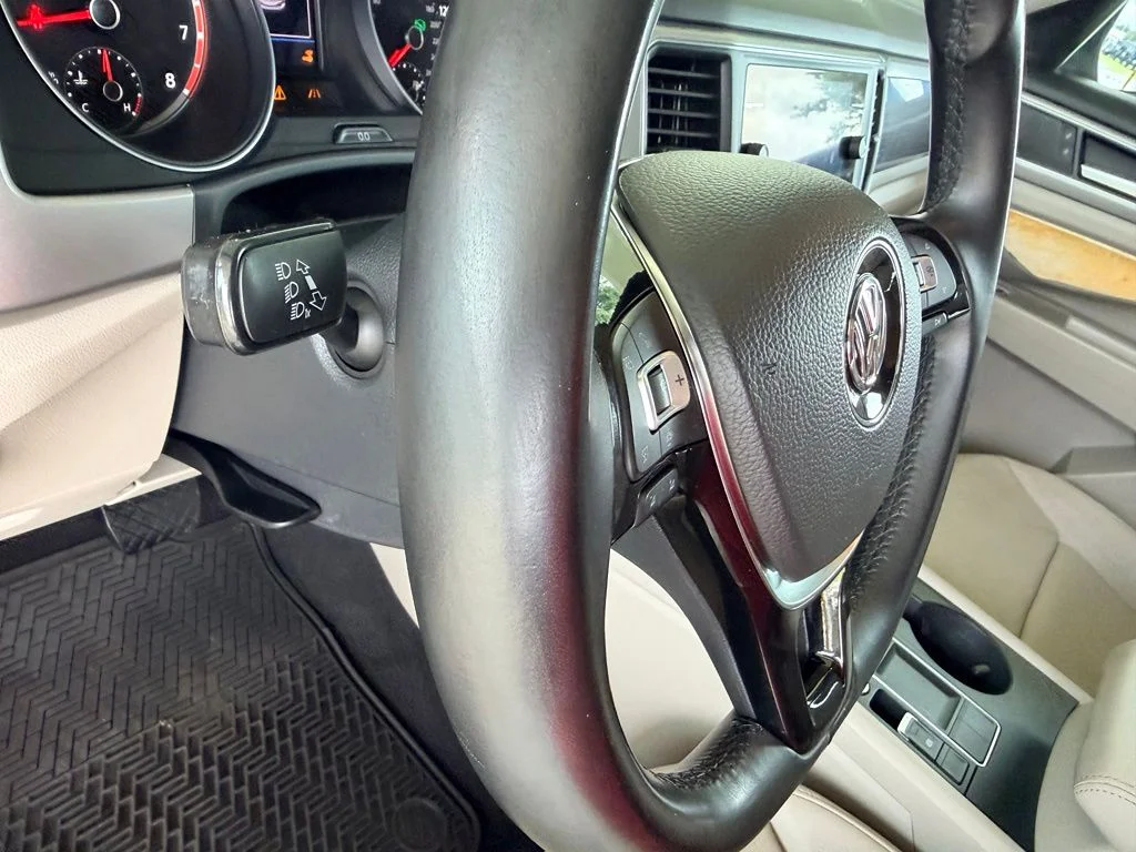 Used 2019 Black Volkswagen 3.6L V6 SE image 19