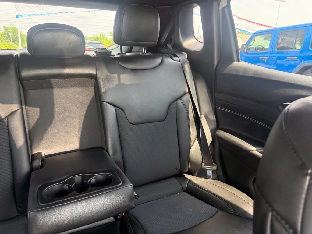 Used 2022 White Jeep Latitude image 53