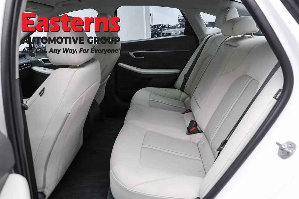 Used 2025 White Hyundai SEL image 22