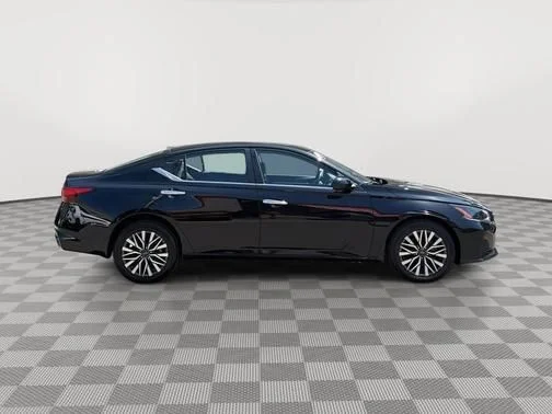 Certified Used 2023 Black Nissan 2.5 SV image 2
