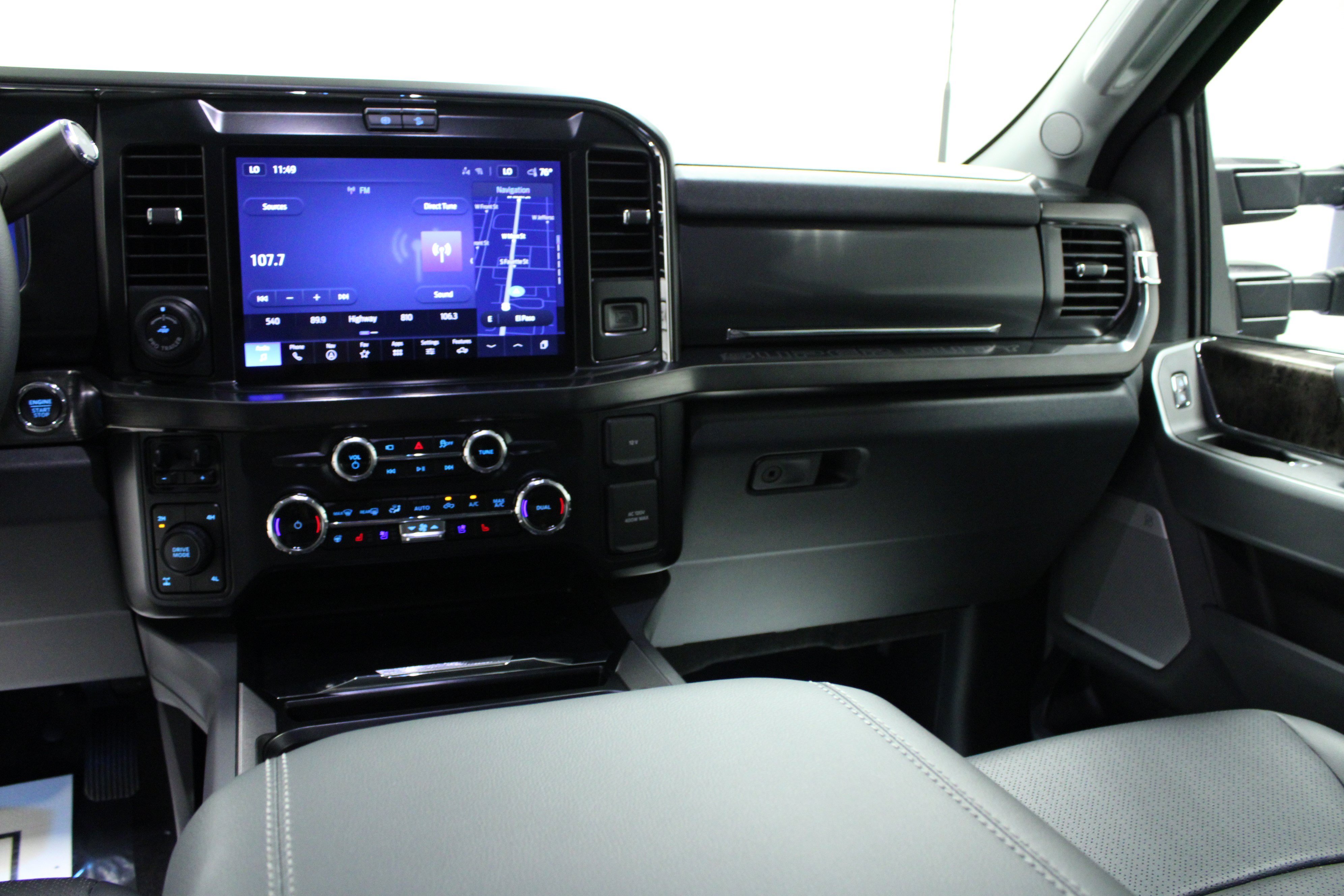 New 2026 Glacier Gray Metallic Tri-Coat Ford LARIAT image 19