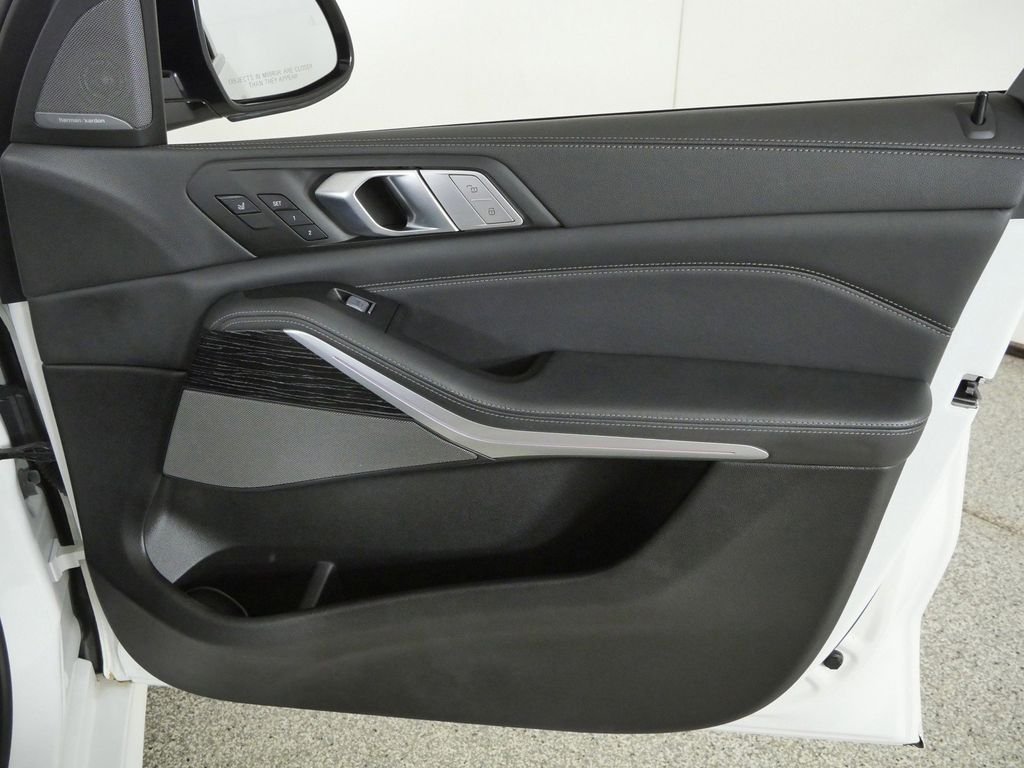 Used 2022 Alpine White BMW M50i image 20