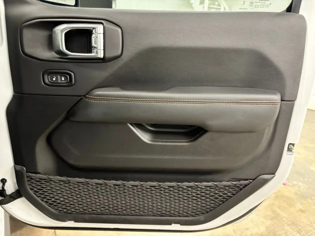 Used 2023 White Jeep Mojave image 23