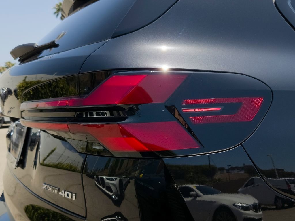 New 2026 Black Sapphire Metallic BMW xDrive40i image 4