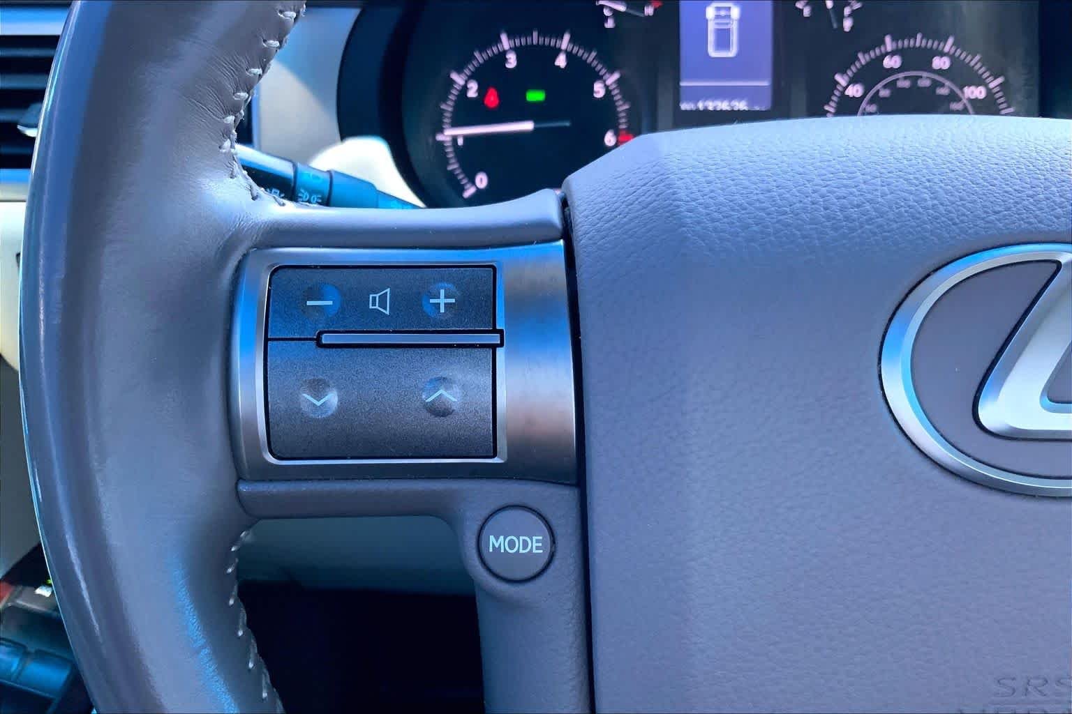 Used 2015 Starfire Pearl Lexus  image 24