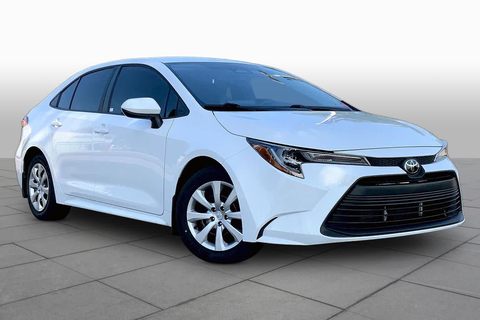 Used 2025 Ice Cap Toyota LE image 3