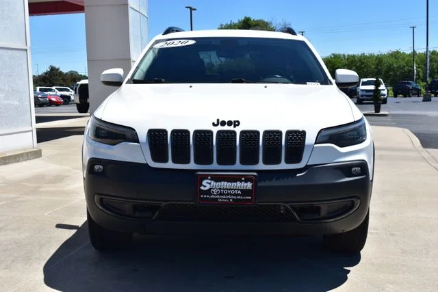 Used 2020 White Jeep Latitude image 3
